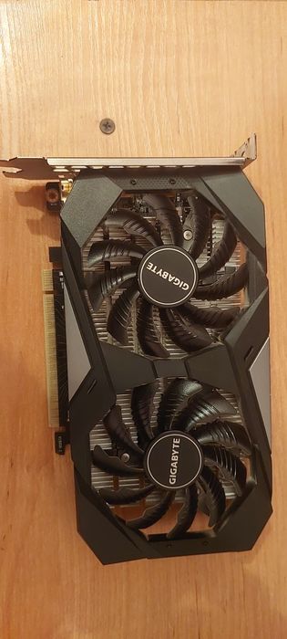 Продаётся видеокарта. Gigabyte.  GeForce GTX-1650. На 4g.