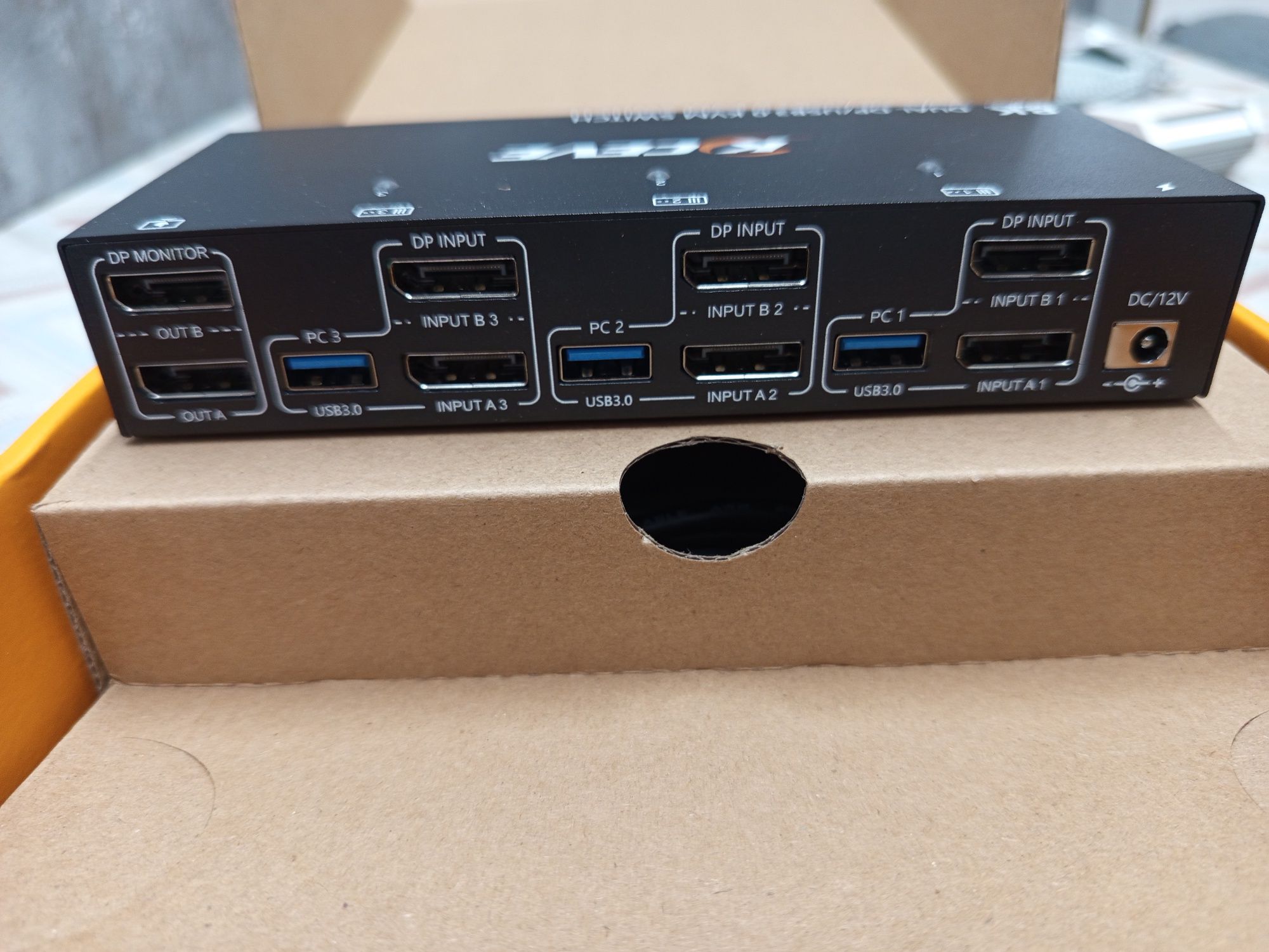 USB 3.0 Displayport KVM превключвател за 3 компютъра и 2 монитора