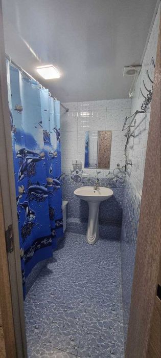 Sergile 4 avtosalon ro'parasida 2 xonali uy ijaraga beriladi oilaga