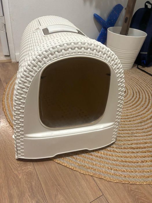 Litiere pisică cu capac + ușiță batantă – stare foarte bună – 100 lei