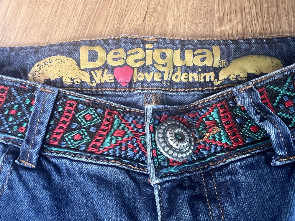 Къси панталони Desigual