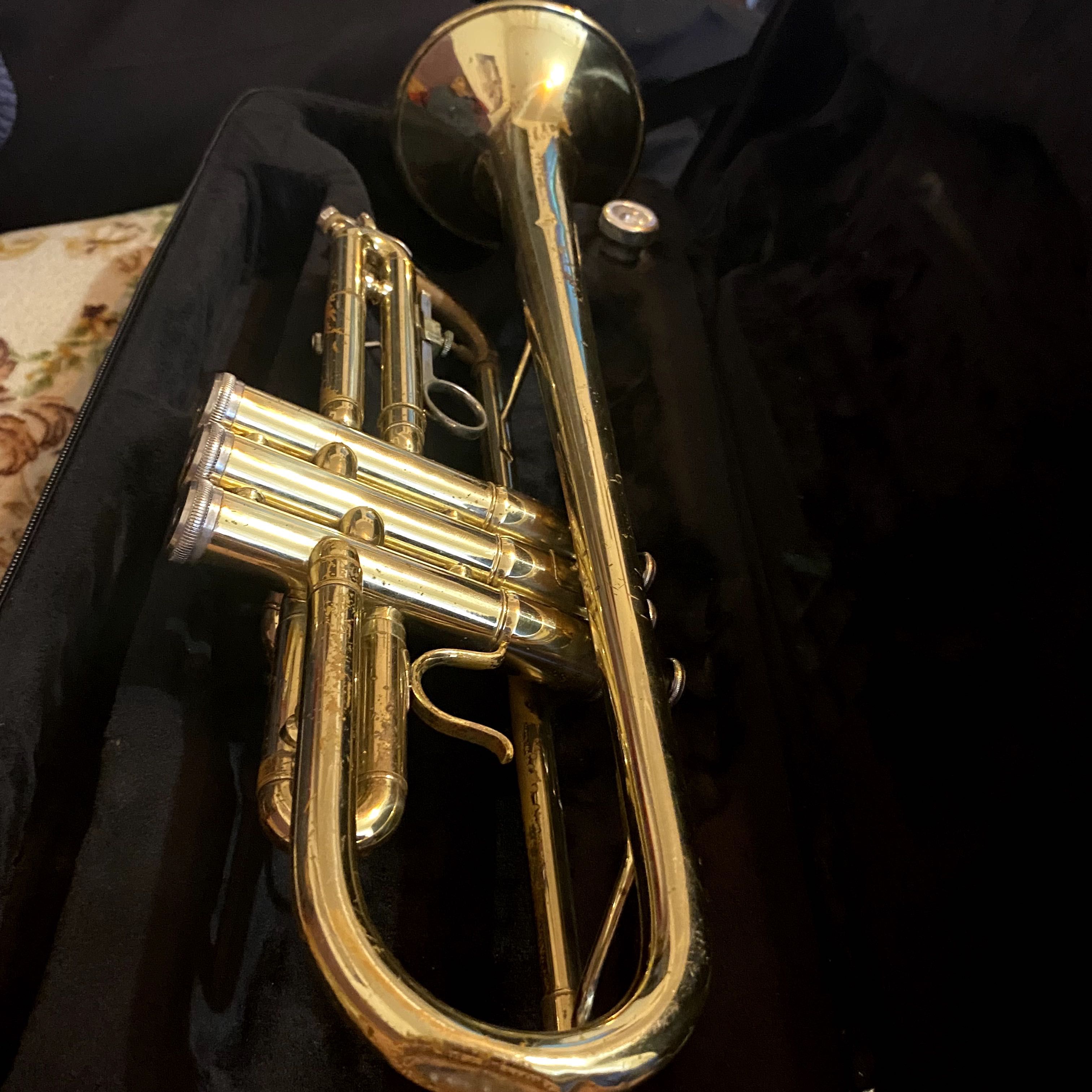 Vând trompetă cheristoone