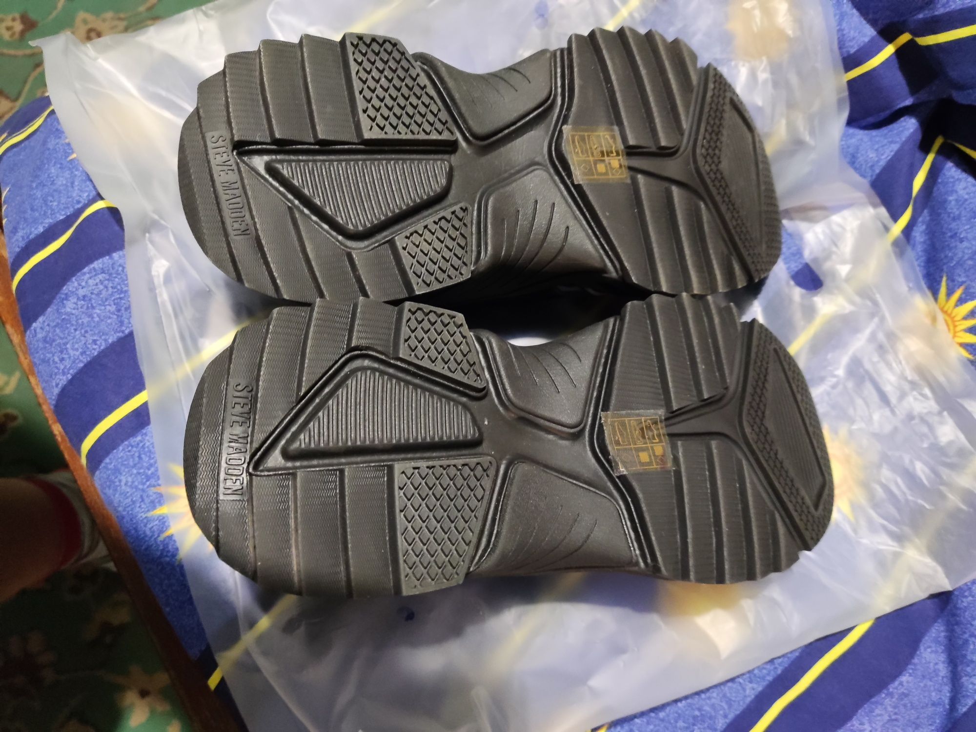 Маратонки STEVE MADDEN 41номер