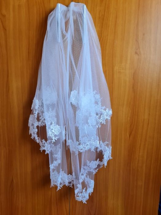 Vand rochie de mireasa si accesorii