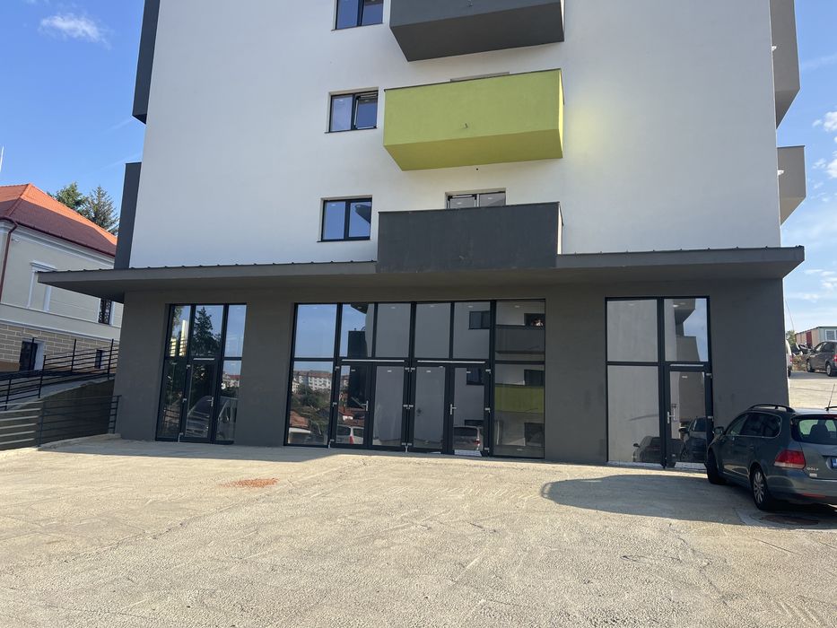Spațiu comercial