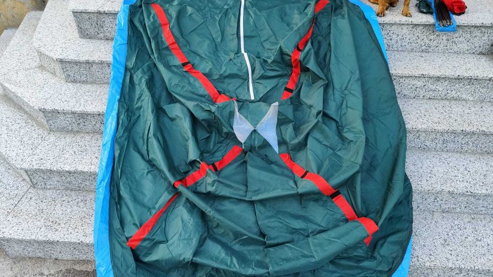Cort 2 persoane, accesorii incluse