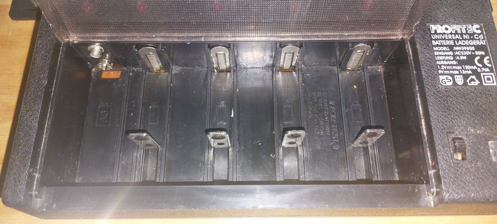 Incarcator pentru acumulatori Profitec, Energizer și Philips