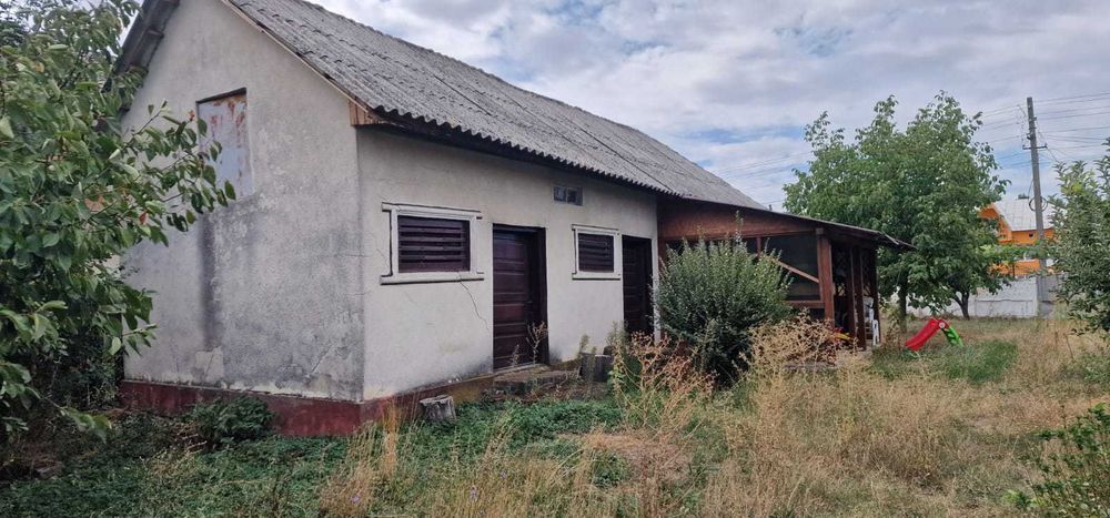 Casa + 1900 metri pătrati
