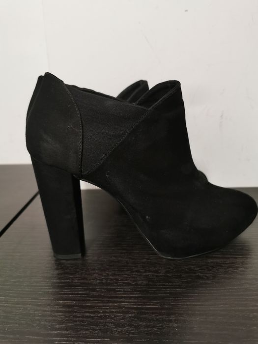 Bershka дамски велурени боти