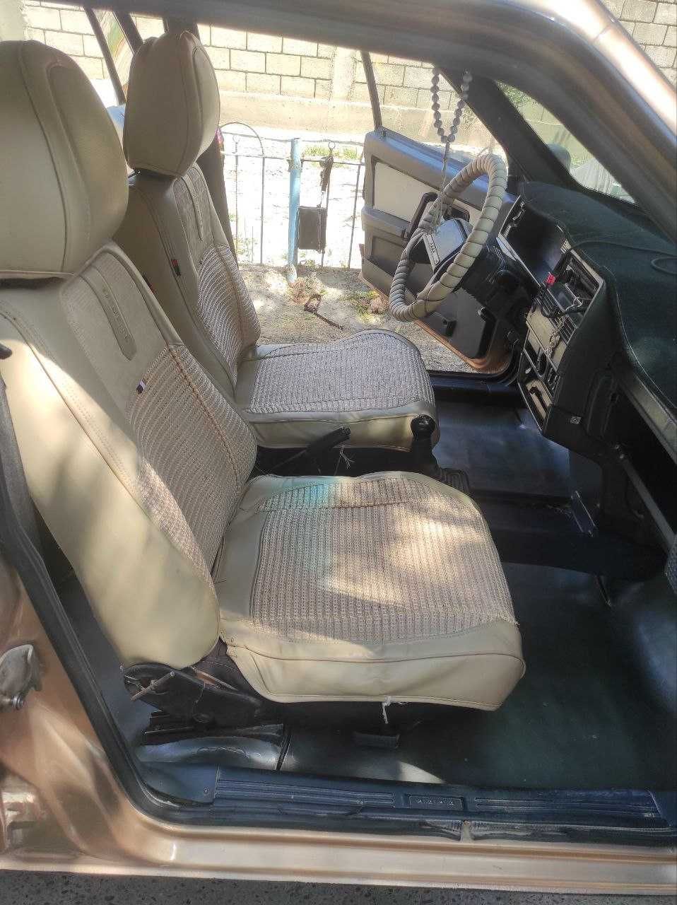 Avtomashina VAZ 21099 sotiladi