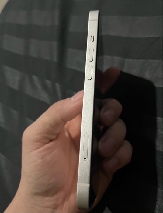  iPhone 13 в идеальном состоянии