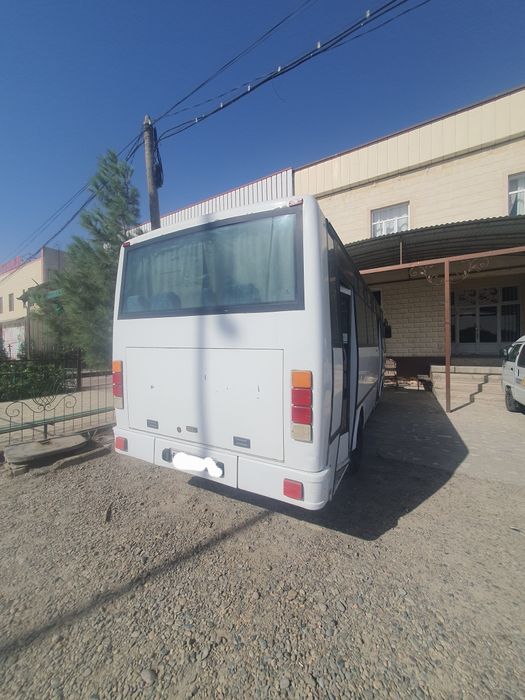 Isuzu avtobus sotiladi dizel