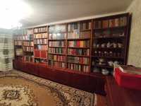 Книжный шкаф вместе с книгами