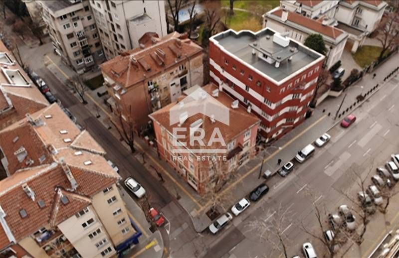 Продава се Къща в София, Център - 1060 кв.м за 3585 €/кв.м - Снимка #1