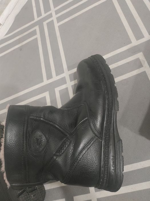 Қысқы етік сатылады.