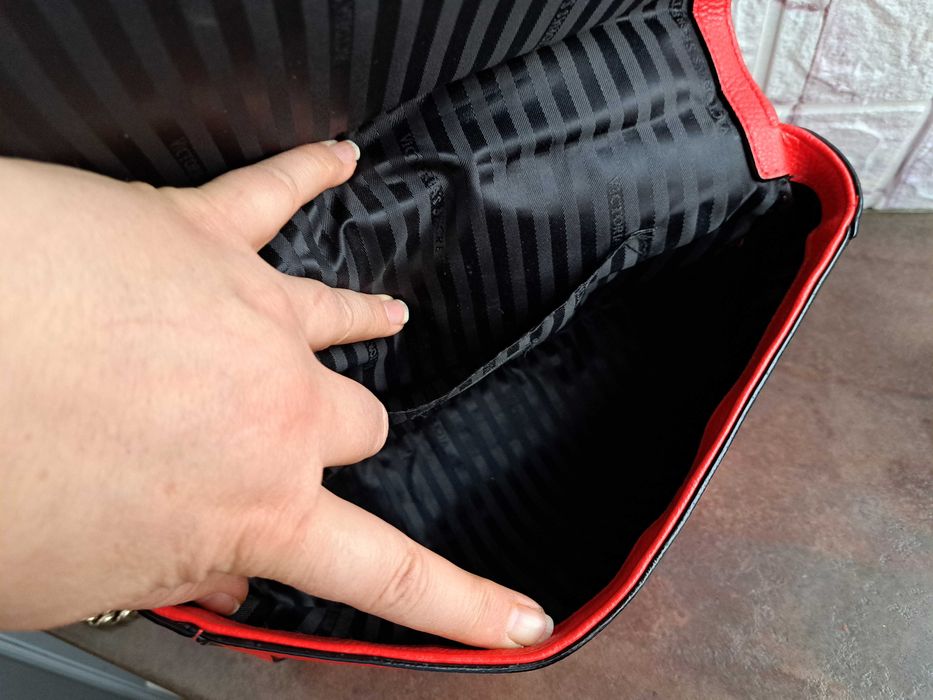 дамска чанта,Victoria's Secret червена малка чантичка