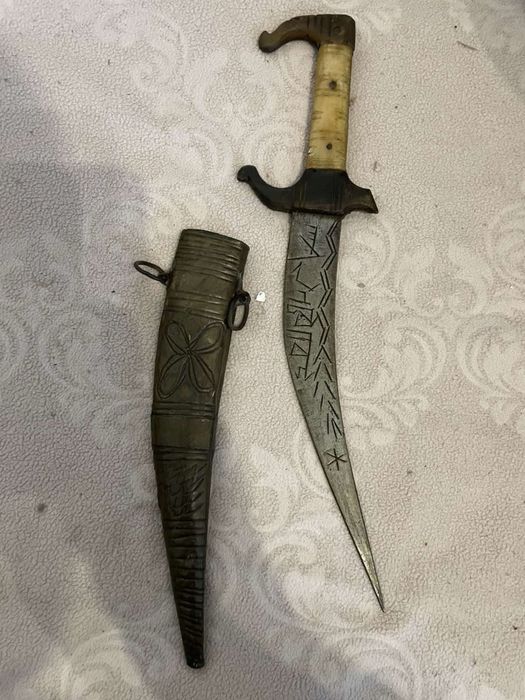 Продавам антична кама