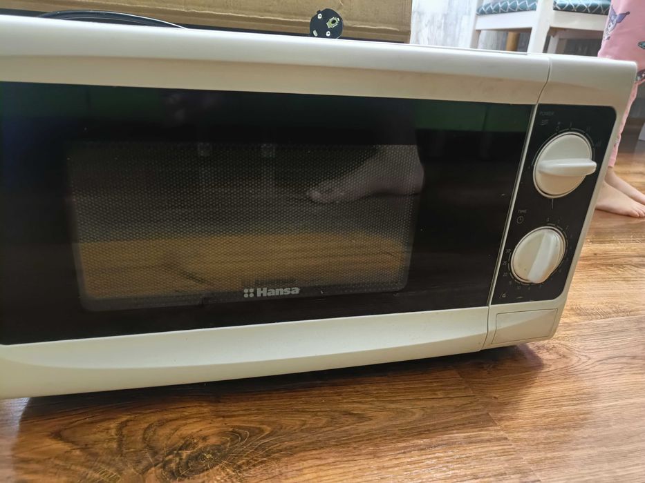 Микроволновка HANSA на ремонт или на запчасти