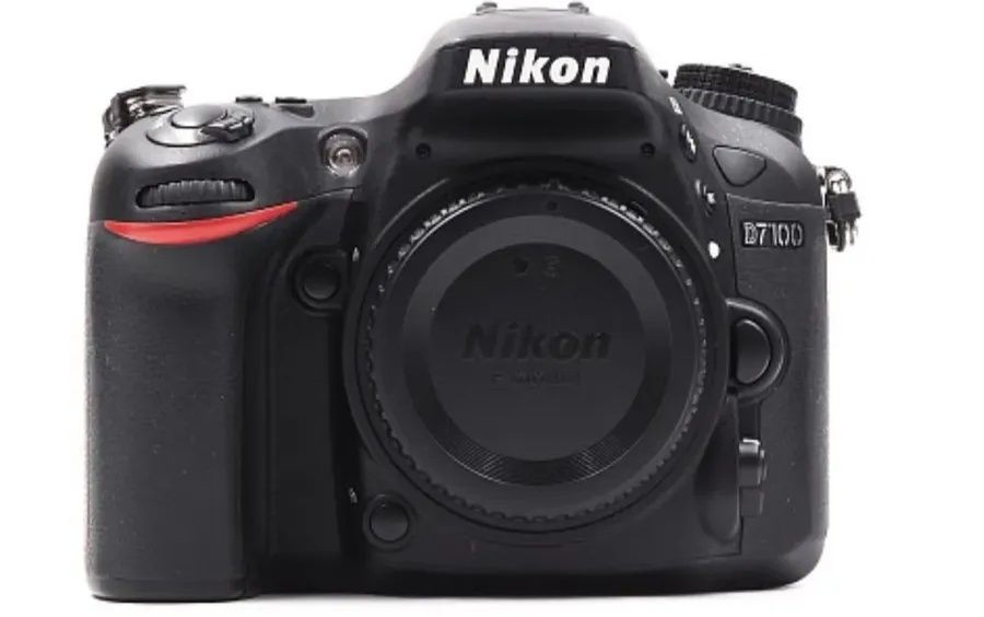 Зеркальный фотоаппарат NikonD7100