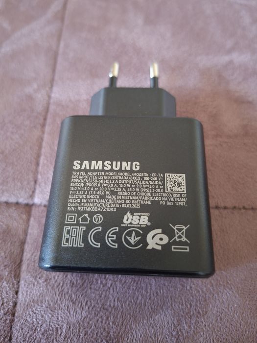Като НОВ!! Samsung S24 Ultra + 45W зарядно и 7 калъфа