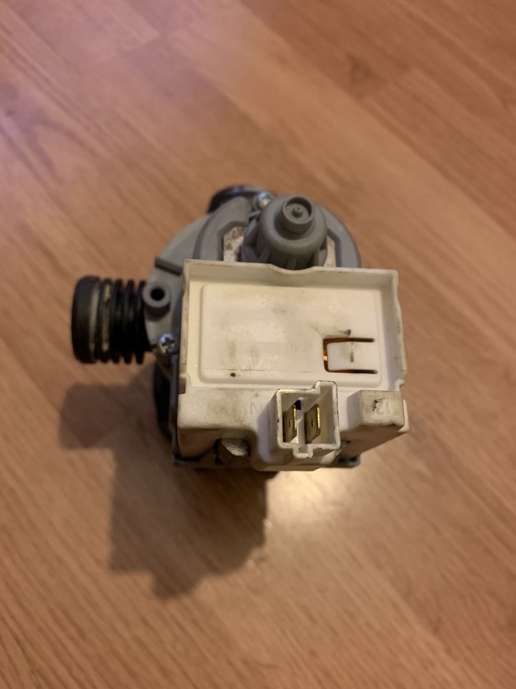 Pompa de apa masina de spalat Indesit - Asko M230