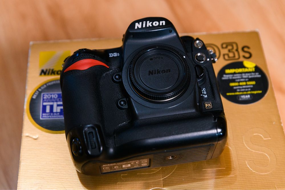 Nikon D3s ( 2 acumulatori, Card 64 gb )