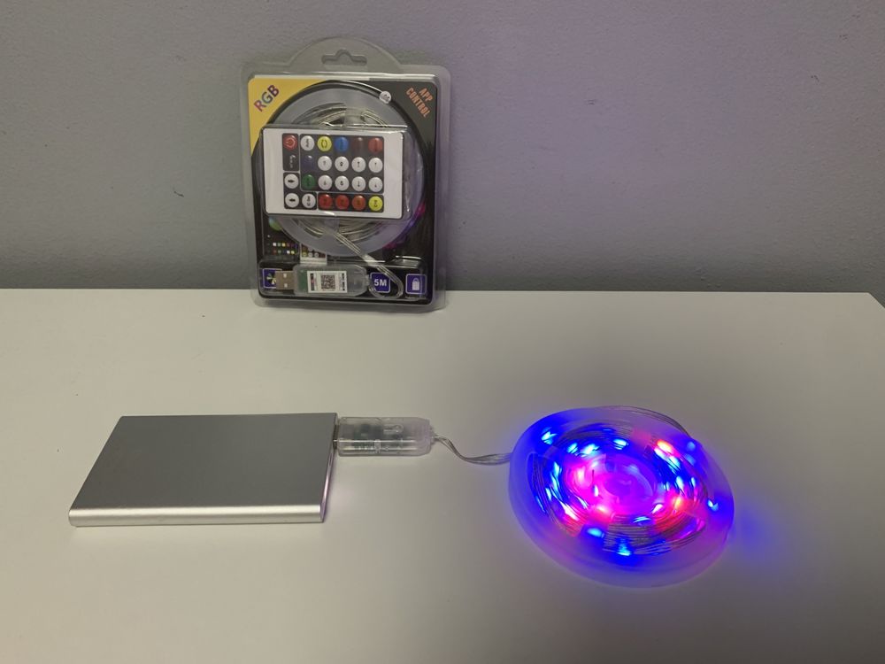 Banda Led Smart LED RGB cu Bluetooth si Telecomanda pe USB