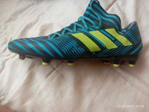 Adidasi de fotball nemesis