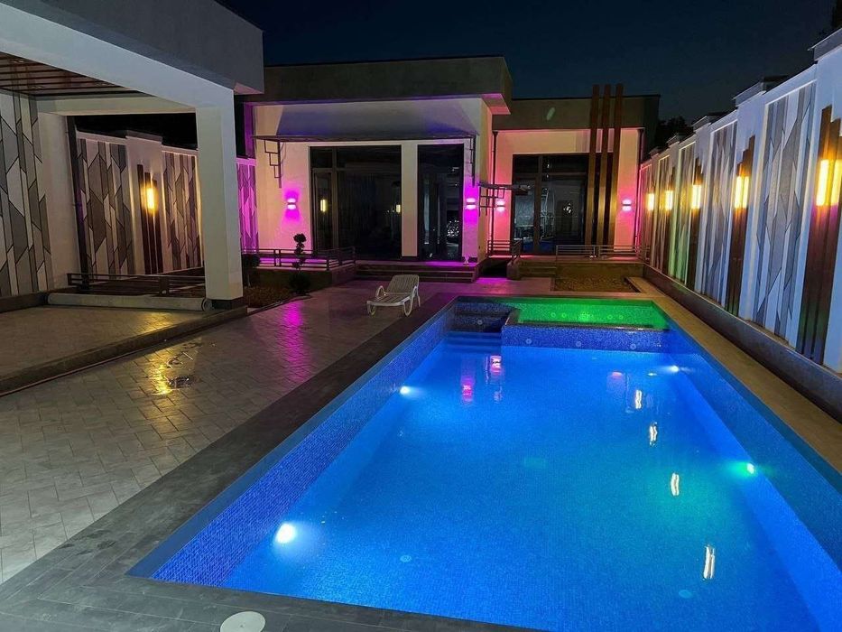 Bezmakler.  Oq toshda TITANIC dacha oila va ulfatla uchun .