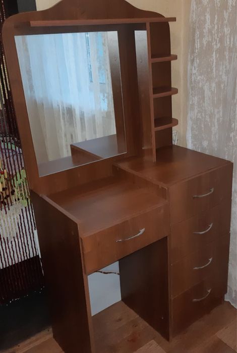 Камод с зеркалом продам