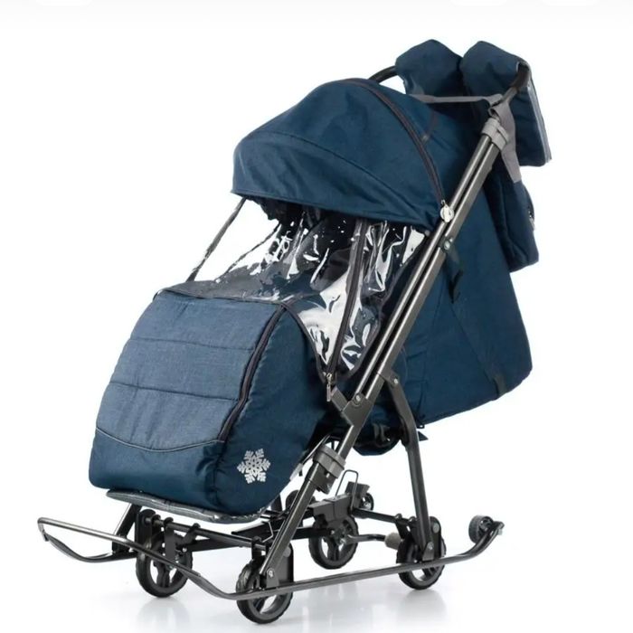 Зимние санки с варежками и сумкой