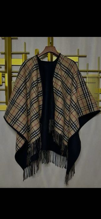 Poncho Burberry model 2026-iarnă, 2 modele