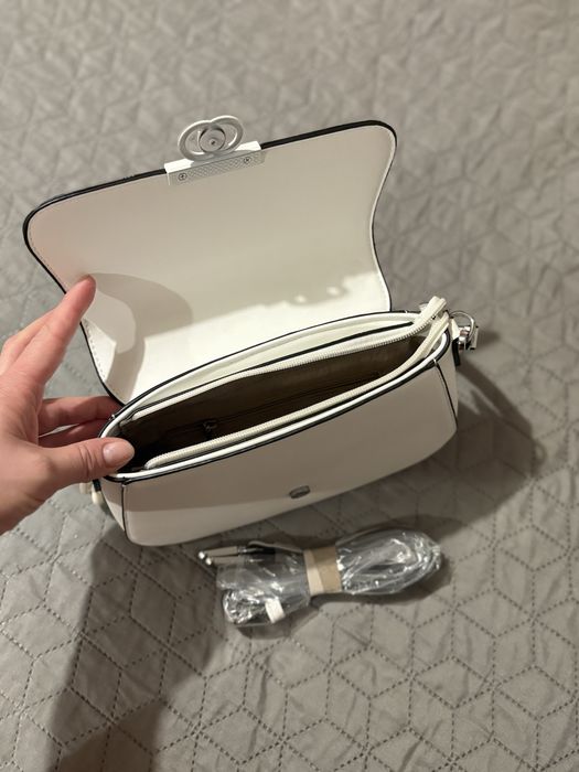 Нова чанта , кожа, бяла