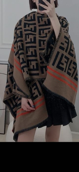 Poncho Fendi,  model 2026