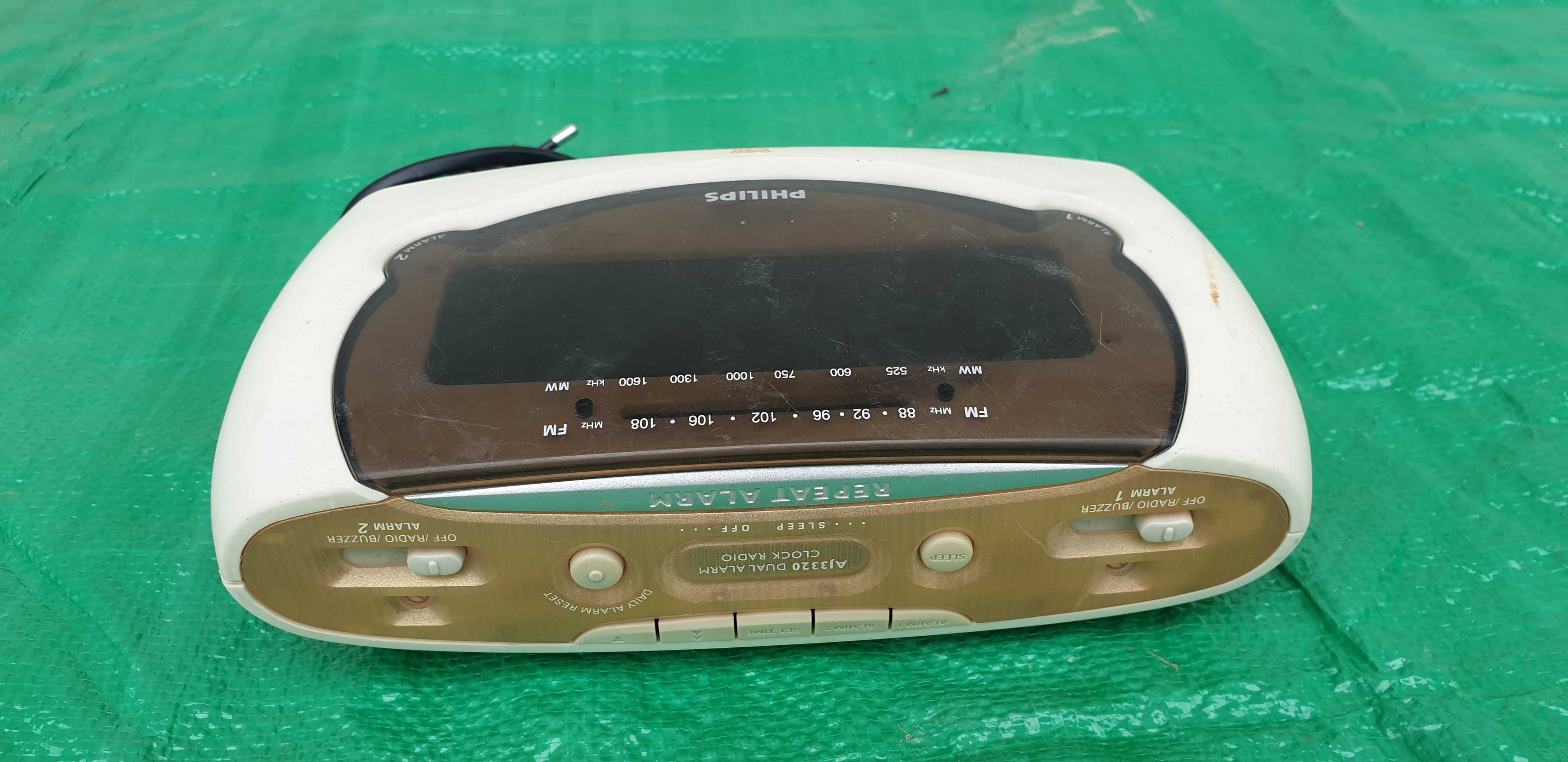 Radio vechi cu ceas Philips model AJ 3320,an fabricatie 2003