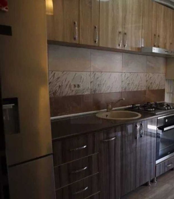 Дава се под наем Тристаен апартамент в Пловдив, Изгрев - 88 кв.м за 255 € - Снимка #2