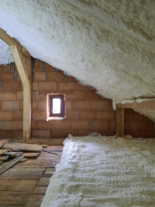 Izolații Izolatie cu Spumă poliuretanică