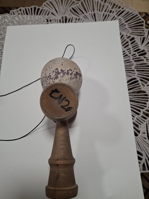 Kendama semnata de XREMUS
