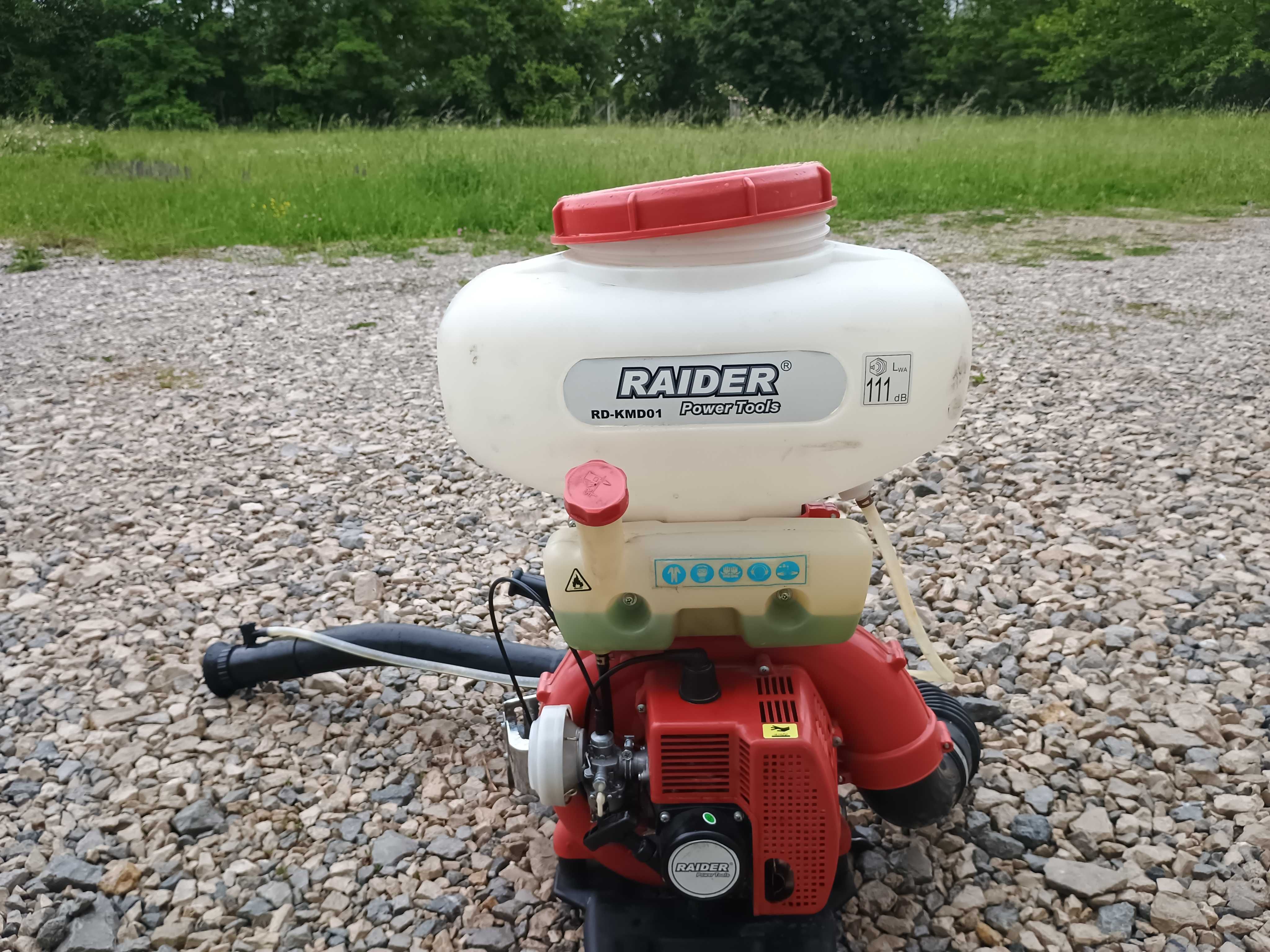 Продавам бензинова моторна пръскачка Raider RD-KMD01