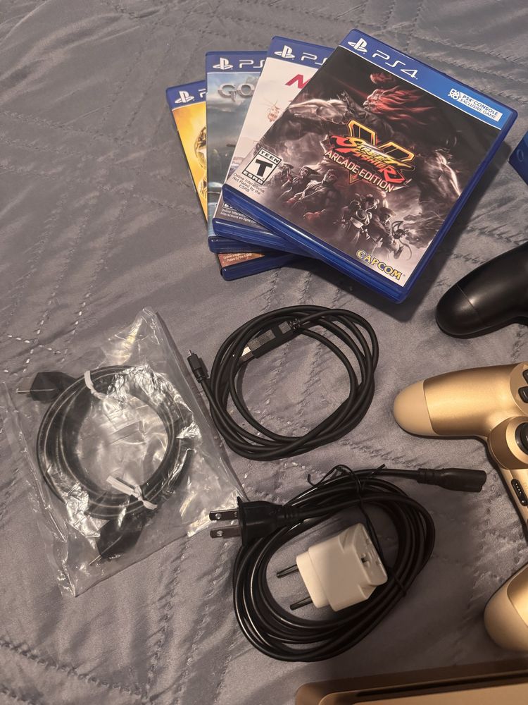 Play Station 4 slim 1 TB - gold + 4 игри