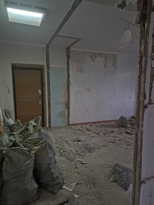 Демонтаж стен перегородок деревянных полов стяжки кафеля забора, проем
