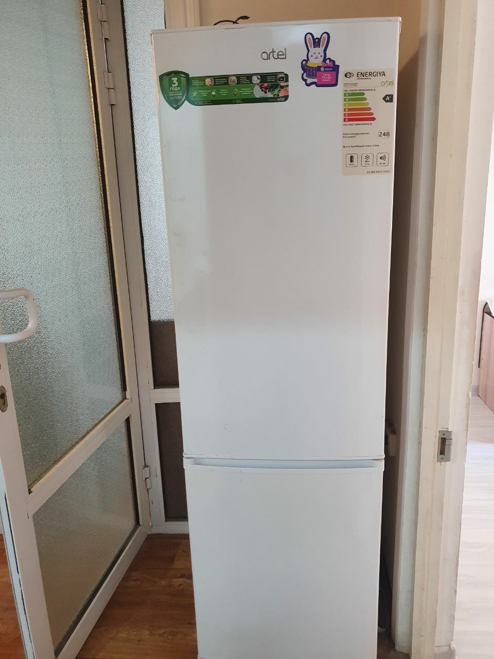 Холодильник почти новый купили весной