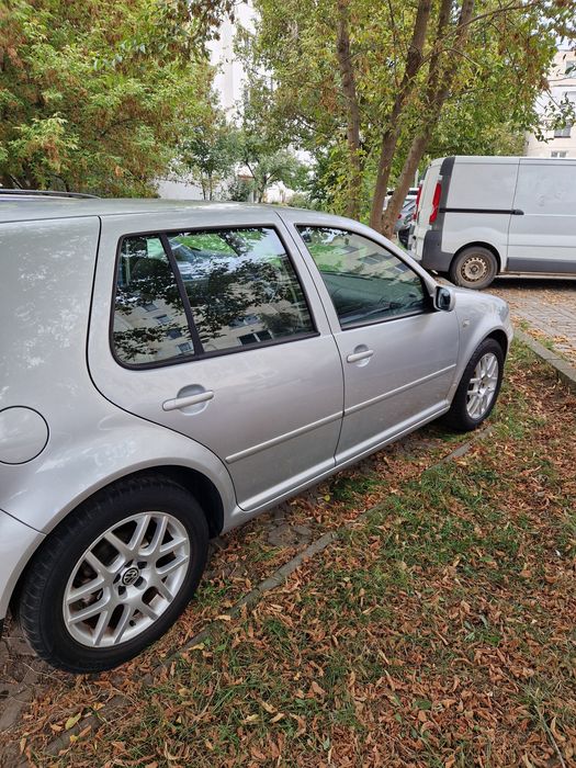 Vând golf4 2004 1,6 16 valve