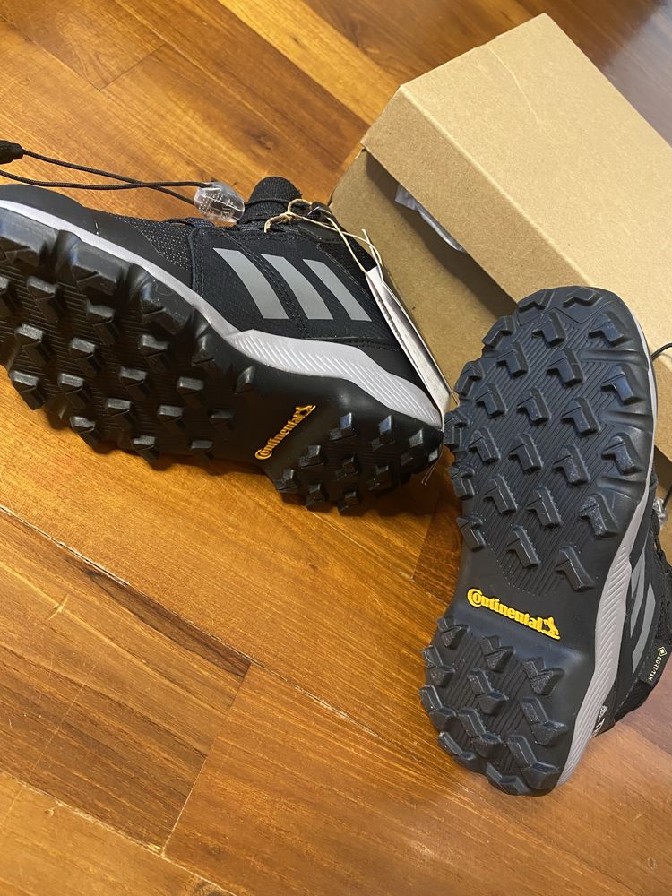 Детски маратонки Adidas и непромокаеми ботушки Adidas