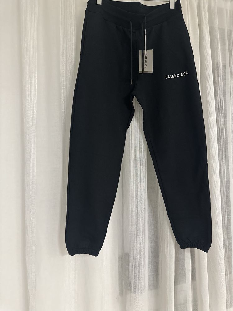 Pantaloni balenciaga de barbati