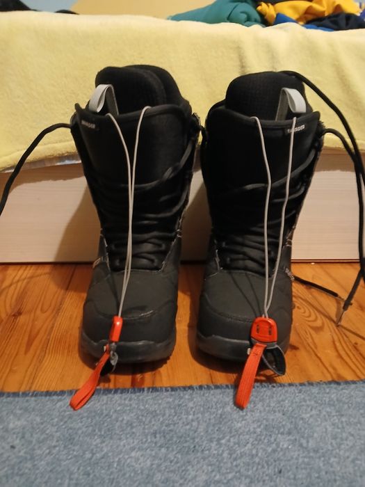 Продавам пълен сноуборд комплект Burton: