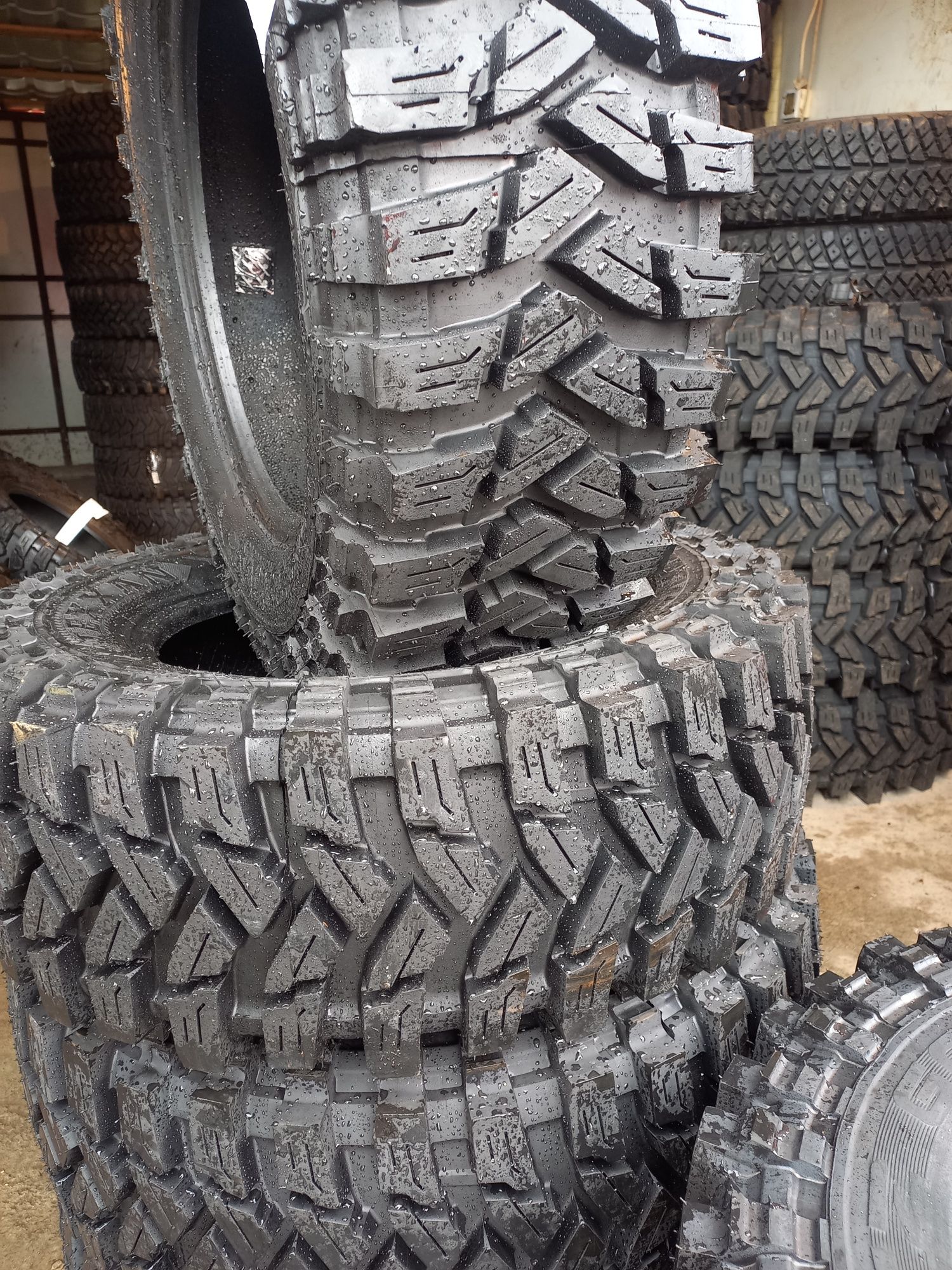 Anvelope off road 265/65R 17.