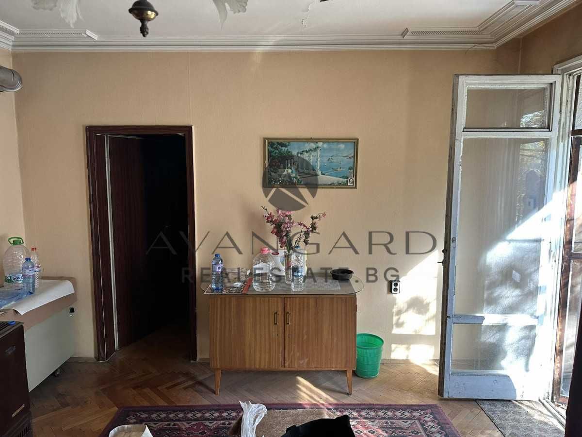 Продава се Тристаен апартамент в Пловдив, Кючук Париж - 82 кв.м за 1336 €/кв.м - Снимка #1