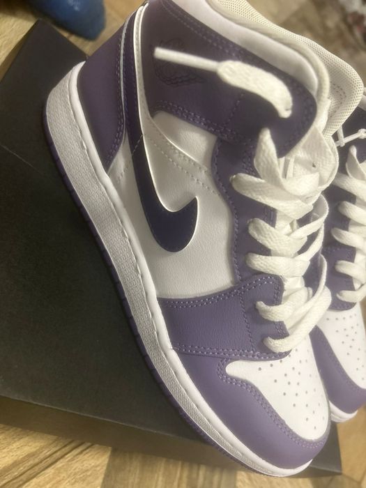 AIR JORDAN 1 MID 24.5 cm