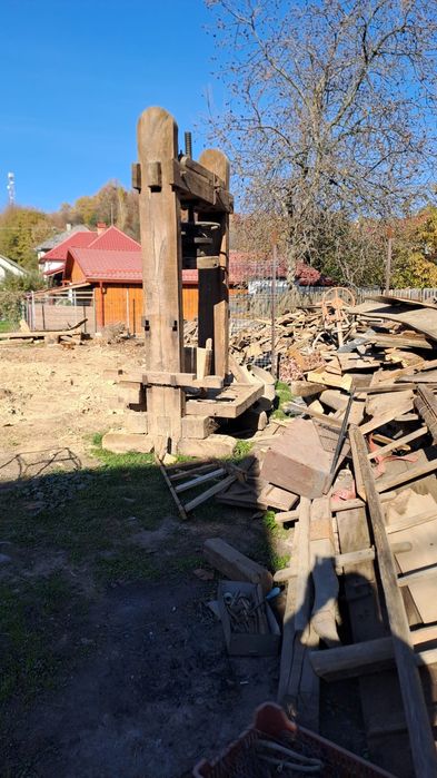 Vând presa de struguri veche